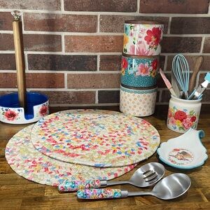 Lot of PIONEER WOMAN kitchen tools/decor